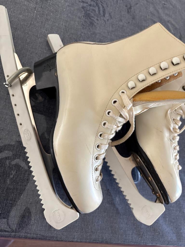 Witte kunstschaatsen maat 38, zo goed als nieuw, Sport en Fitness, Schaatsen, Ophalen, Zo goed als nieuw, Kunstschaatsen, Overige merken