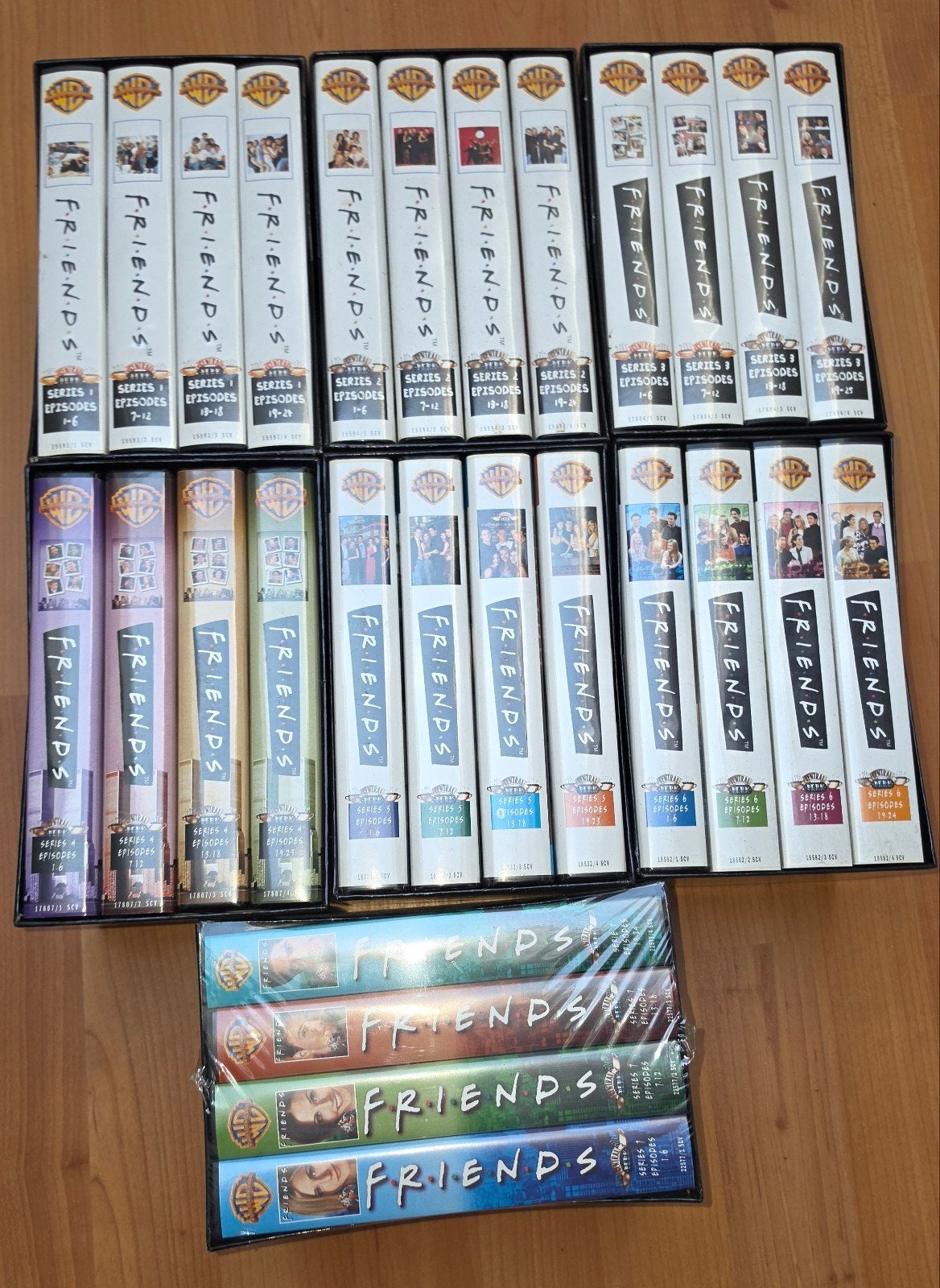 Friends Complete Serie VHS videobamden - Seizoen 1 t/m 7, Ophalen, Engels, Alle leeftijden, Zo goed als nieuw