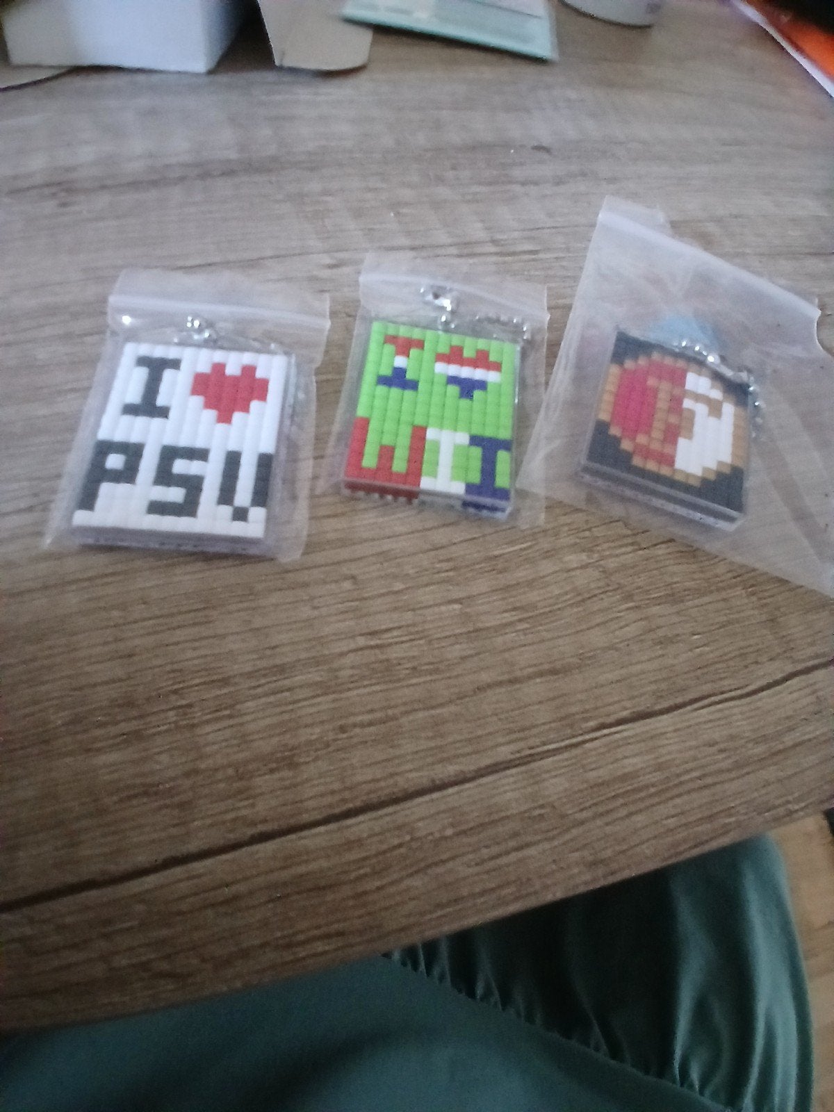 pixel sleutelhangers handwerk deze worden met de handgemaakt, Hobby en Vrije tijd, Knutselen, Ophalen of Verzenden, Nieuw