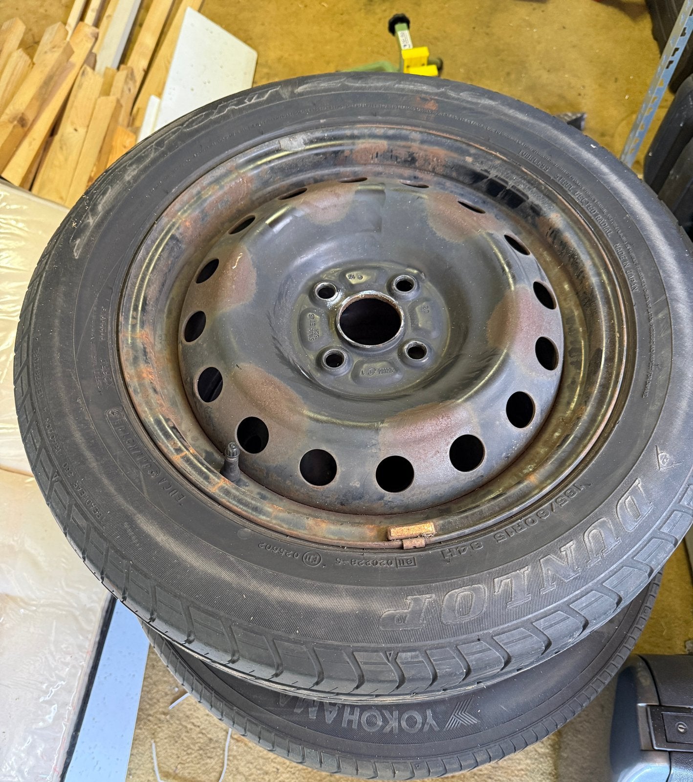 GRATIS vier velgen en banden Toyota Yaris 2006, Ophalen of Verzenden