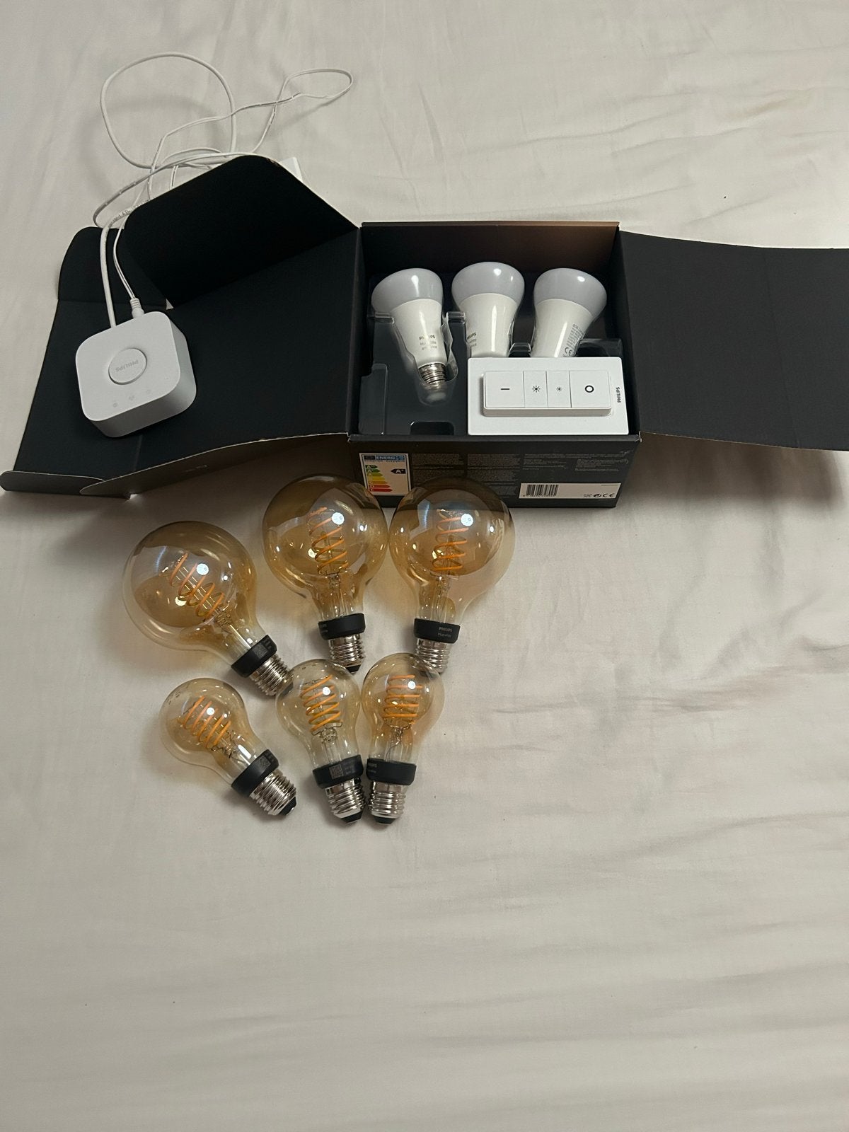 Philips Hue starterpakket met 6 extra lampen+extra stekker, Dimbaar, E27 (groot), Ophalen of Verzenden, Philips Hue