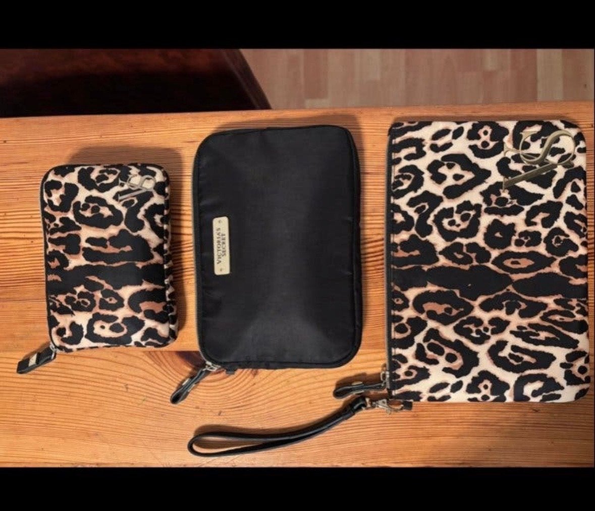Victoria's Secret Leopard Print Clutch Set, Ophalen of Verzenden, Zo goed als nieuw, Overige kleuren, Overige typen