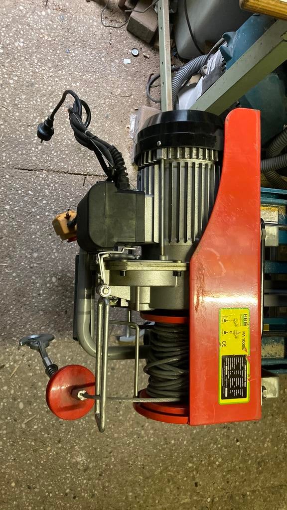 HBM Takel/ lier 1000kg 230volt - incl draai arm, Ophalen, Zo goed als nieuw
