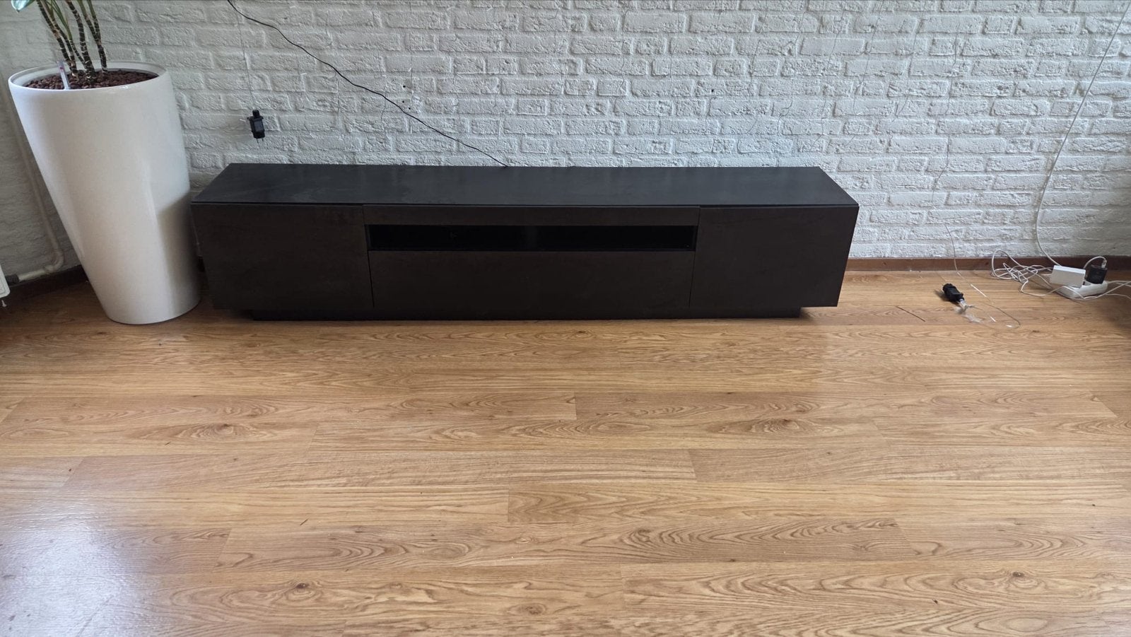 Moderne zwarte tv-meubel met opbergruimte, Huis en Inrichting, Ophalen, Overige materialen, 150 tot 200 cm, Zo goed als nieuw