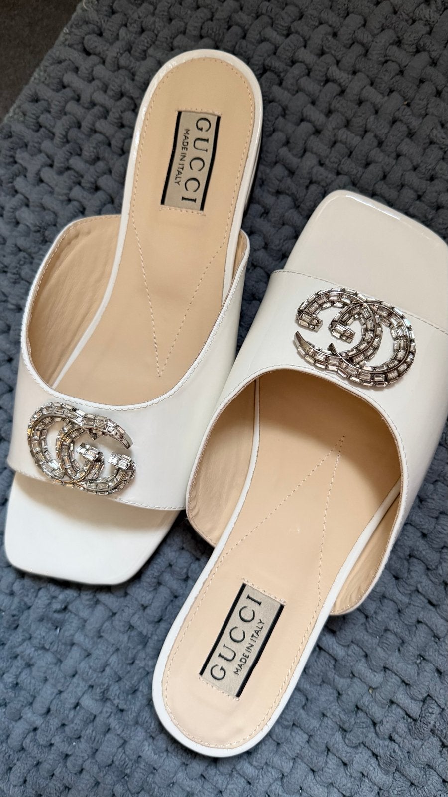 Gucci slippers wit met GG logo, Ophalen of Verzenden, Nieuw, Wit, Slippers