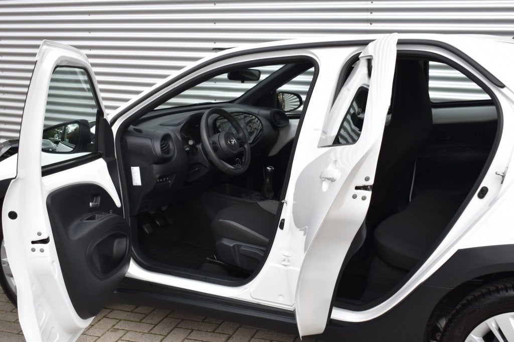 Toyota AYGO X 1.0 VVT-I MT PLAY / NL AUTO / 1e EIGENAAR / 10, 920 kg, 4 stoelen, Origineel Nederlands, Handgeschakeld