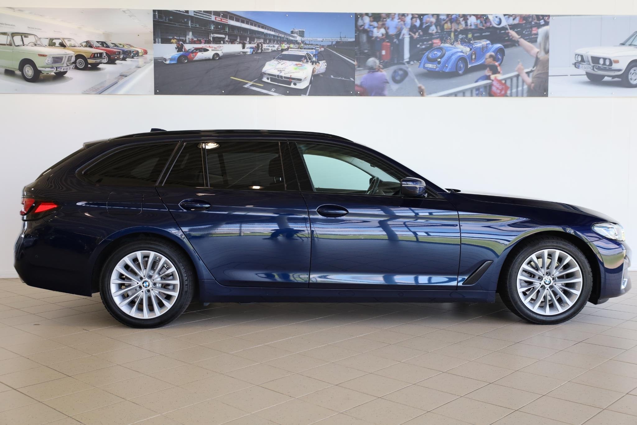 BMW 5-serie Touring 520i High Executive Edition | Luxury Lin, Automaat, Gebruikt, 4 cilinders, Blauw
