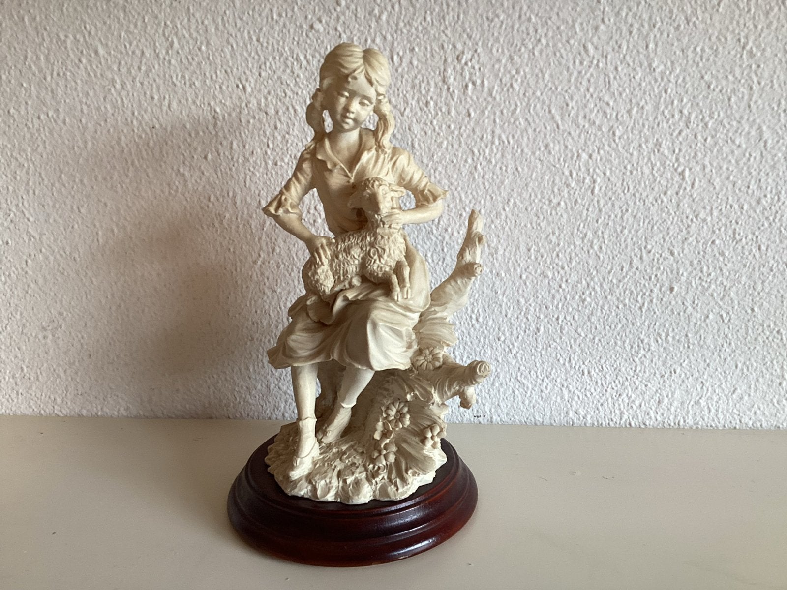 Fiorello A. Berni Beeldje: Meisje met Lam, Ophalen of Verzenden, Beeld, 20 - 50 cm, Gemerkt