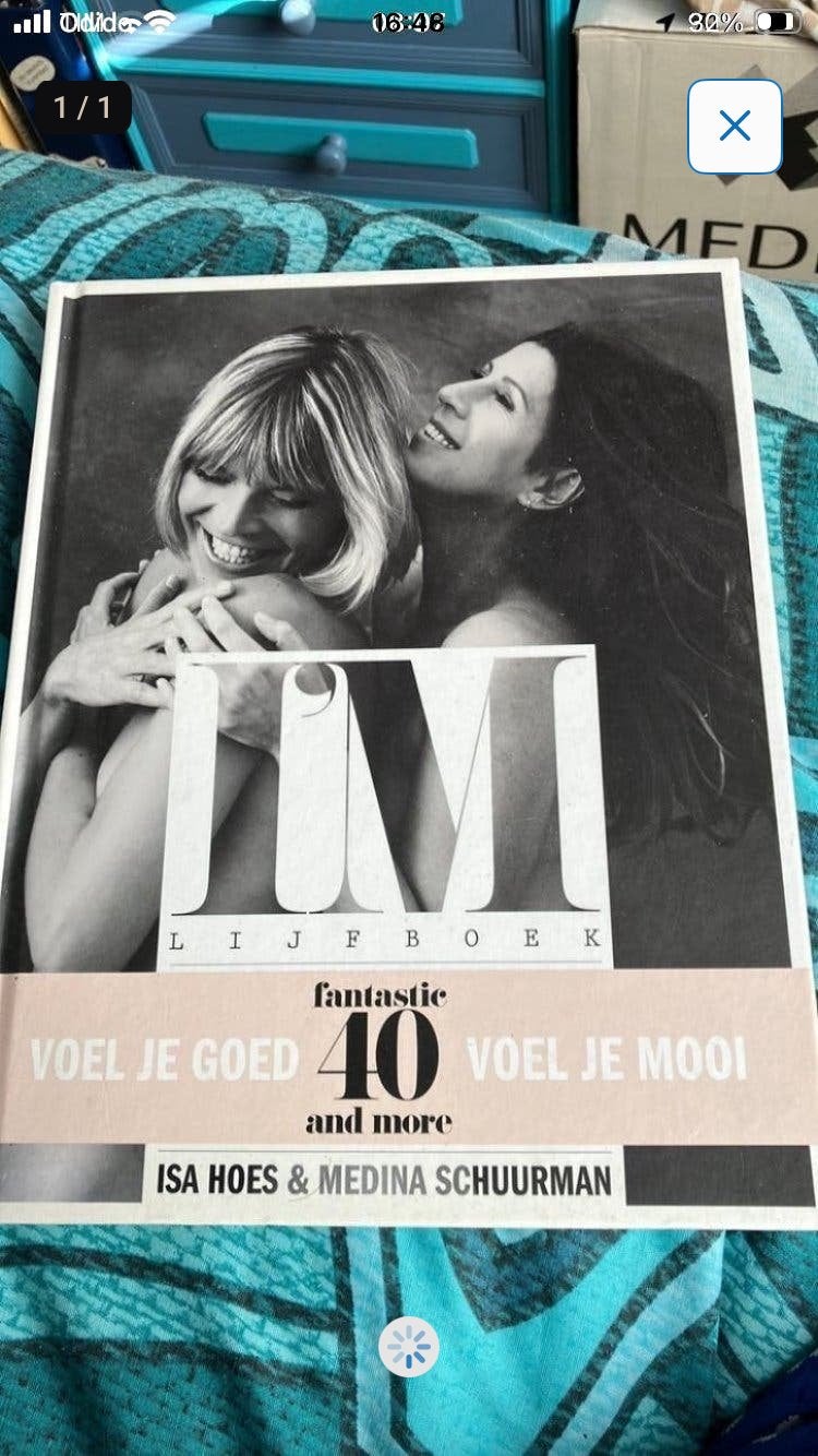 I m lijfboek 40 en dan medina en isa hoes, Ophalen of Verzenden, Zo goed als nieuw