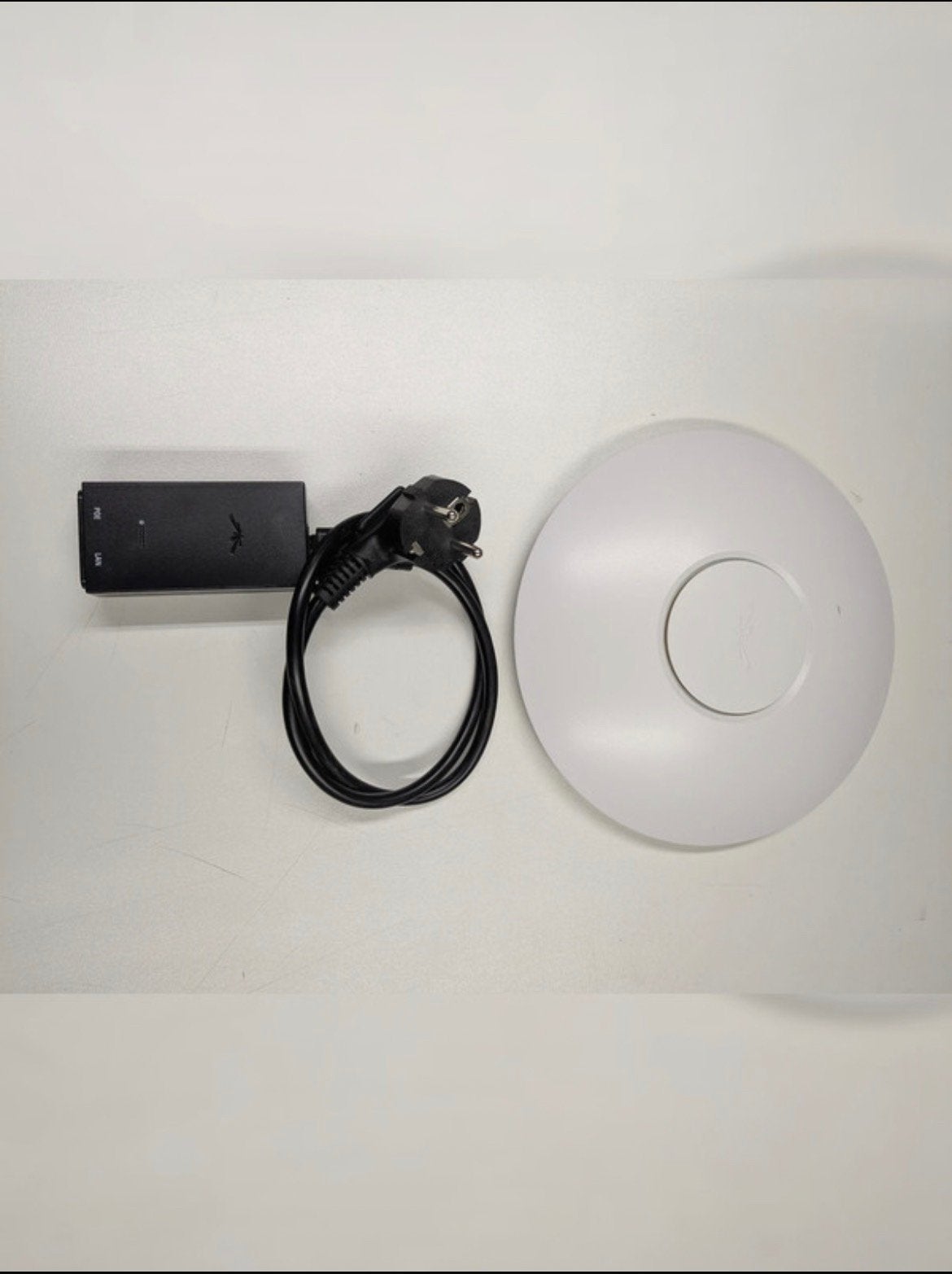 Unifi wifi 4 AP 300mb. 802.11. 2.4 ghz, Computers en Software, Accesspoints, Ophalen of Verzenden, Zo goed als nieuw