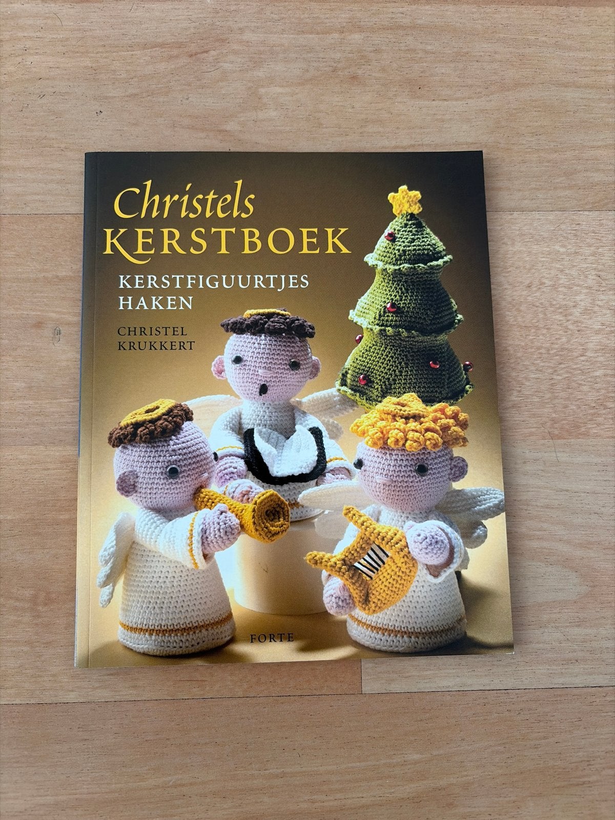 Christels Kerstboek: Kerstfiguurtjes Haken, Ophalen of Verzenden, Zo goed als nieuw, Breien en Haken