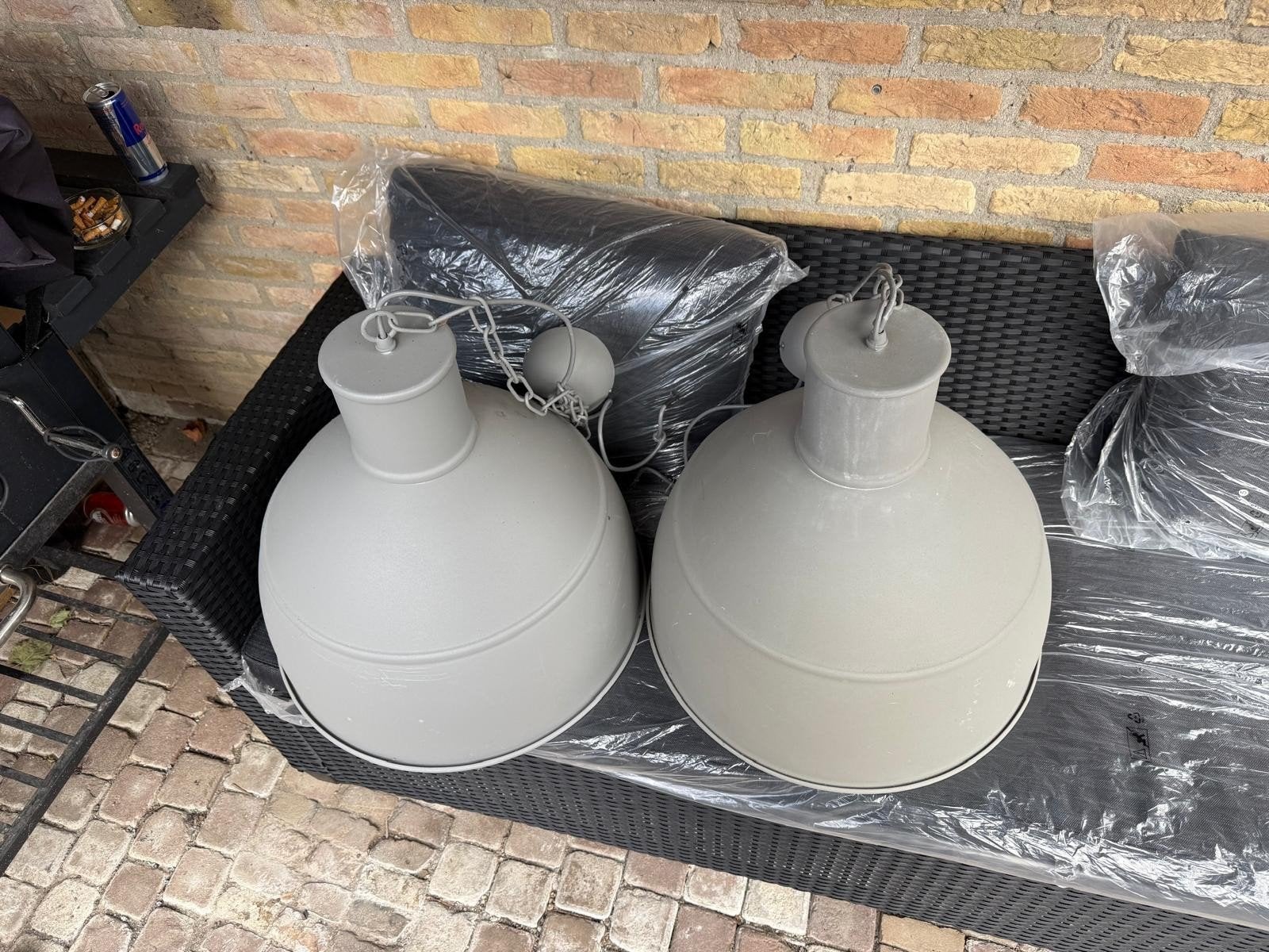 2 grijze industriele metalen hanglampen, Metaal, Rond, Ophalen of Verzenden, Zo goed als nieuw
