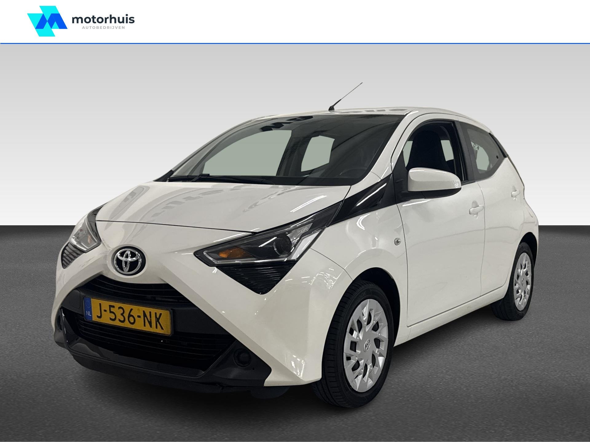 Toyota Aygo 1.0 VVT-i x-play, Auto's, Automaat, Gebruikt, 4 stoelen, Wit