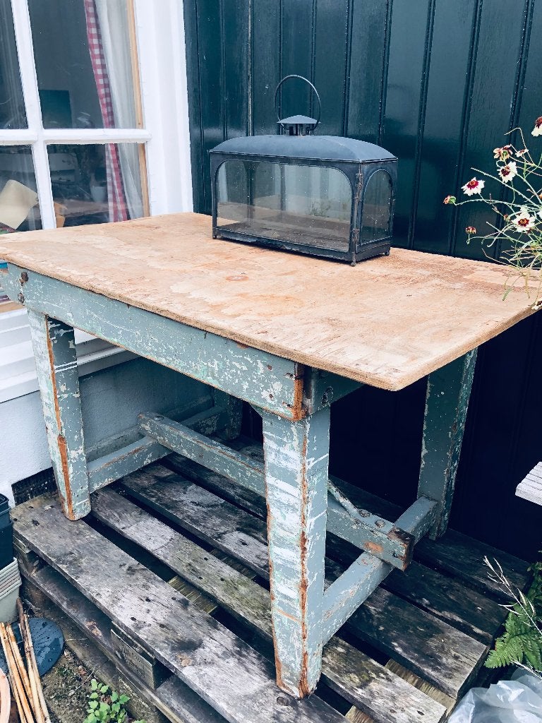 Foto 19 van Vintage tafel / werkbank