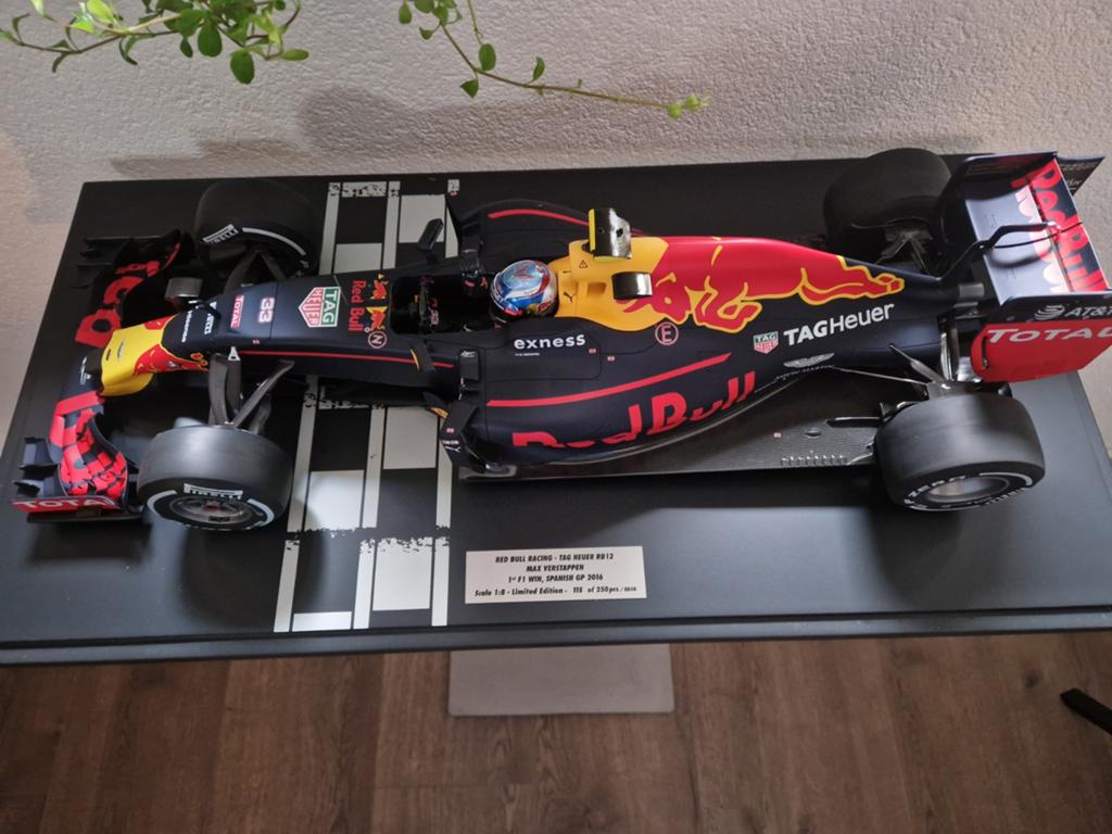 Max Verstappen 1:8 first win ultiem collectors item!, Verzamelen, Automerken, Motoren en Formule 1, Ophalen of Verzenden, Zo goed als nieuw