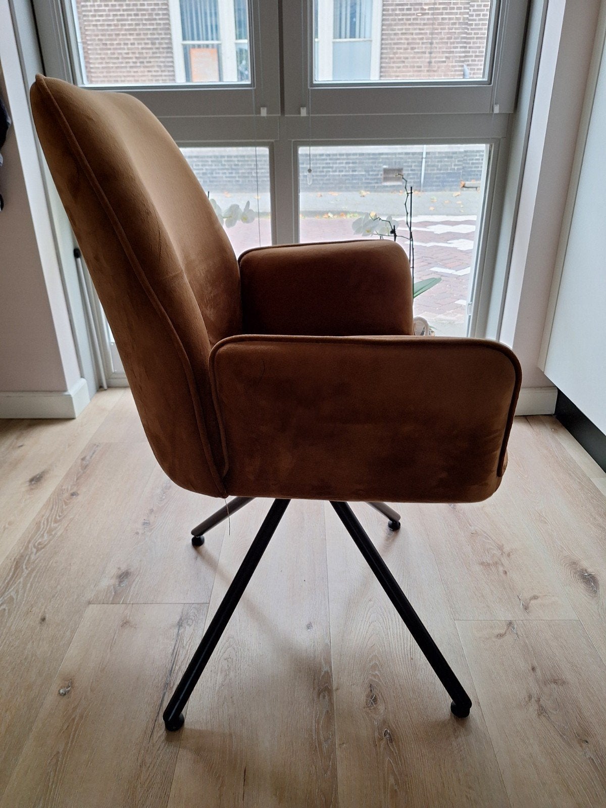Eetkamerstoelen Amber fluweel Karamel met armleuning, Ophalen of Verzenden, Zo goed als nieuw, Overige kleuren, Vier