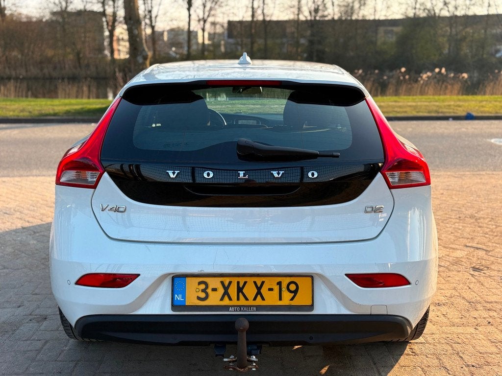 Volvo V40 1.6 D2 Kinetic Business|NAVI|PSENSOR|TREKHAAK|CRUI, Gebruikt, Euro 6, 4 cilinders, Wit