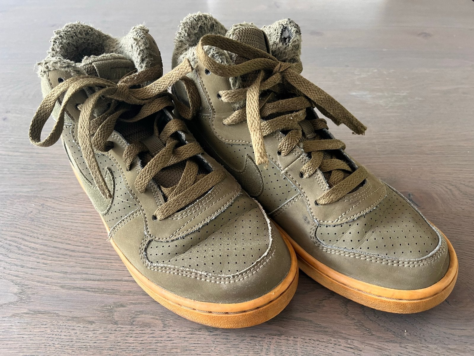 Nike Court Borough Mid 2 sneakers - maat 37.5, Gebruikt, Schoenen, Ophalen of Verzenden, Jongen