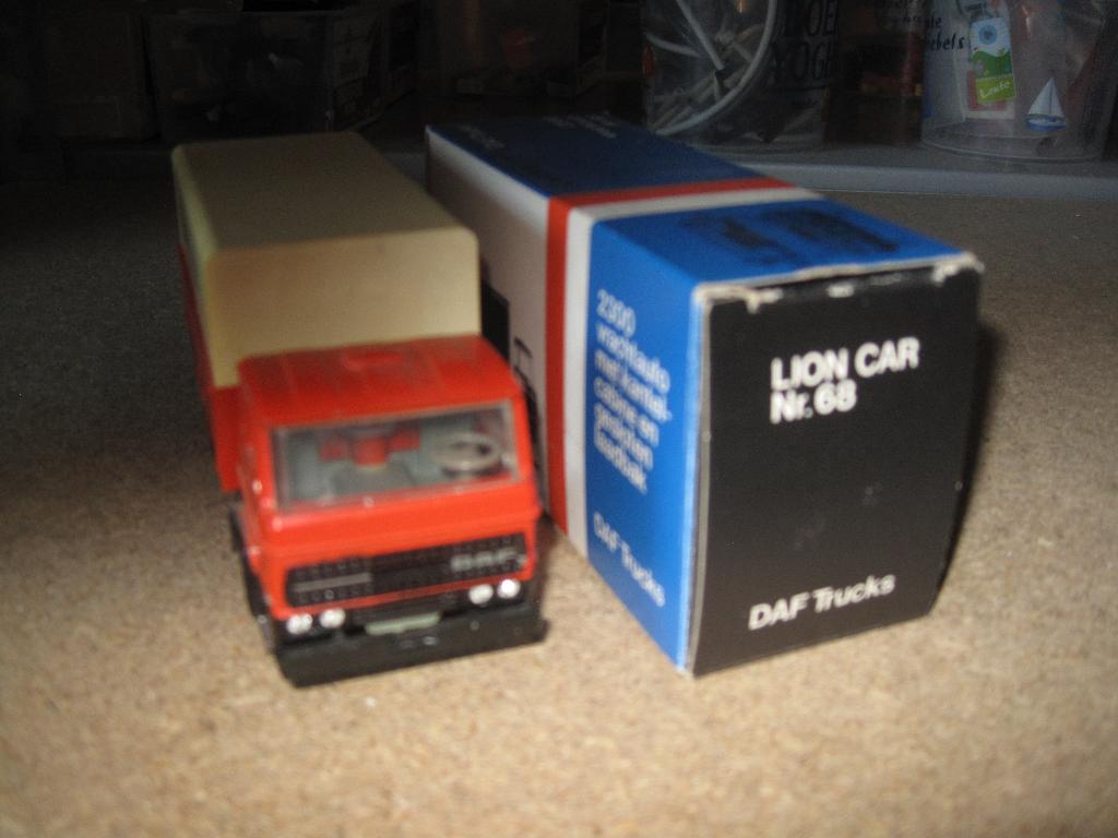 Lion car 68 - Daf 2300 bakwagen, Hobby en Vrije tijd, Modelauto's | 1:50, Ophalen of Verzenden, Zo goed als nieuw, Bus of Vrachtwagen