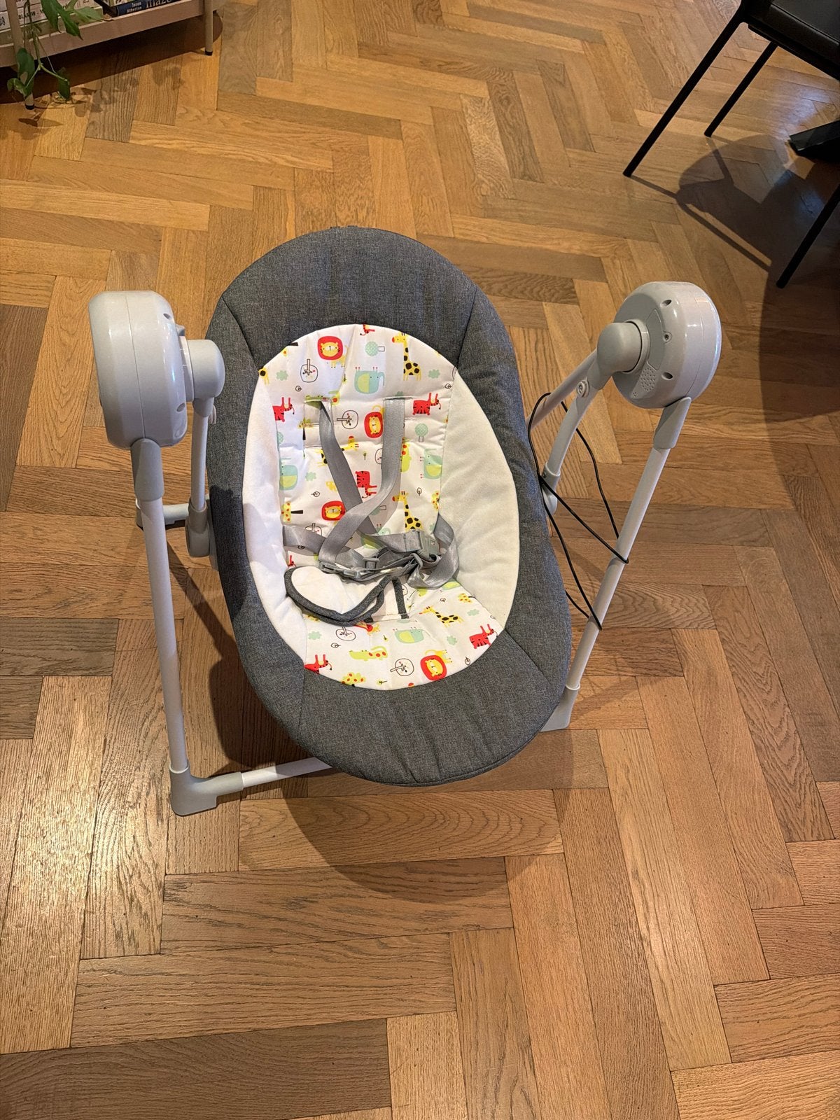 Baby schommelstoel met muziek en trilfunctie, Ophalen of Verzenden, Gebruikt