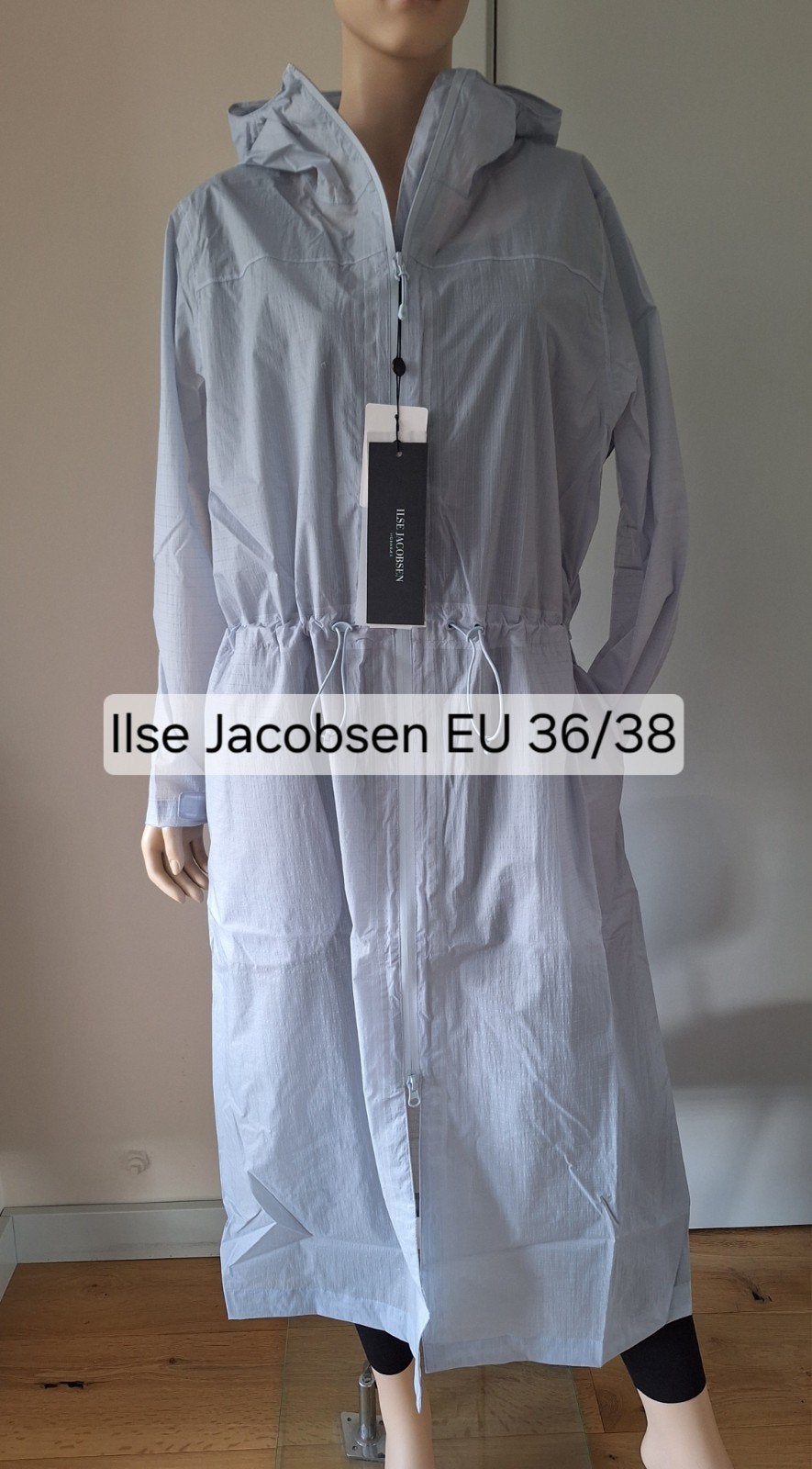 Nieuwe Ilse Jacobsen regenjas lichtblauw / heather 36/38, Kleding | Dames, Jassen | Zomer, Maat 38/40 (M), Blauw, Nieuw, Ophalen of Verzenden