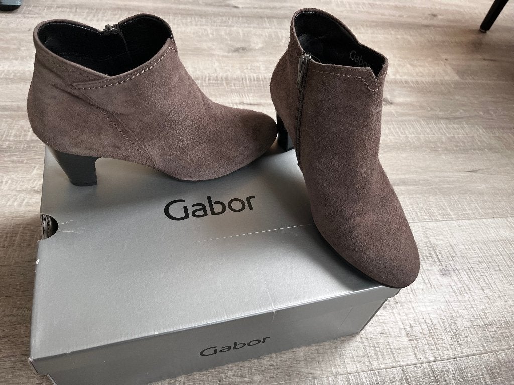 Gabor Enkellaarsjes Maat 38 hak 7 cm laars bruin grijs suede, Lage of Enkellaarzen, Gabor, Ophalen of Verzenden, Zo goed als nieuw