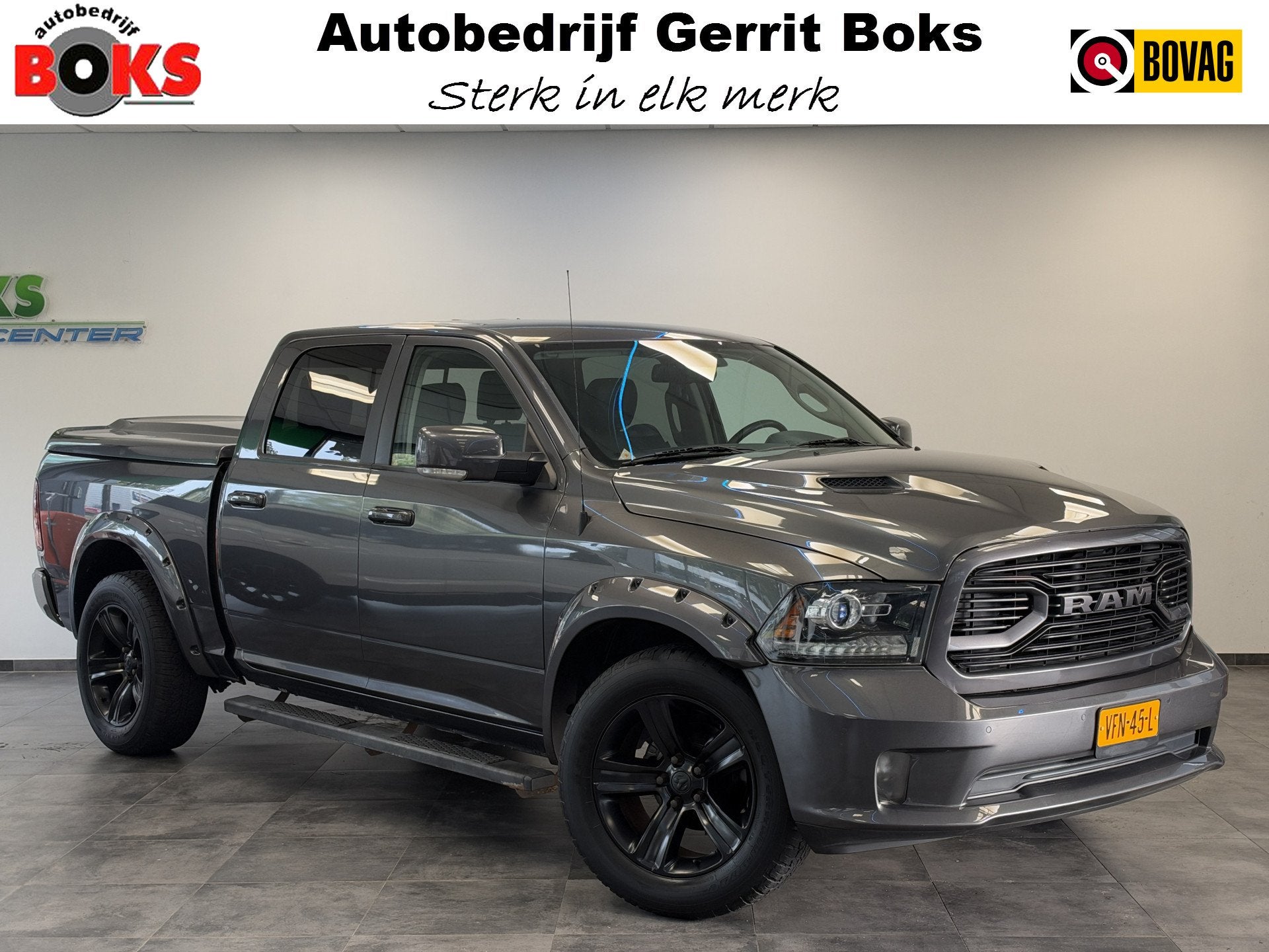 Dodge Ram 1500 5.7 V8 4x4 Crew Cab Sport Sidesteps Alpine So, Auto's, Automaat, 2598 kg, Gebruikt, 5654 cc