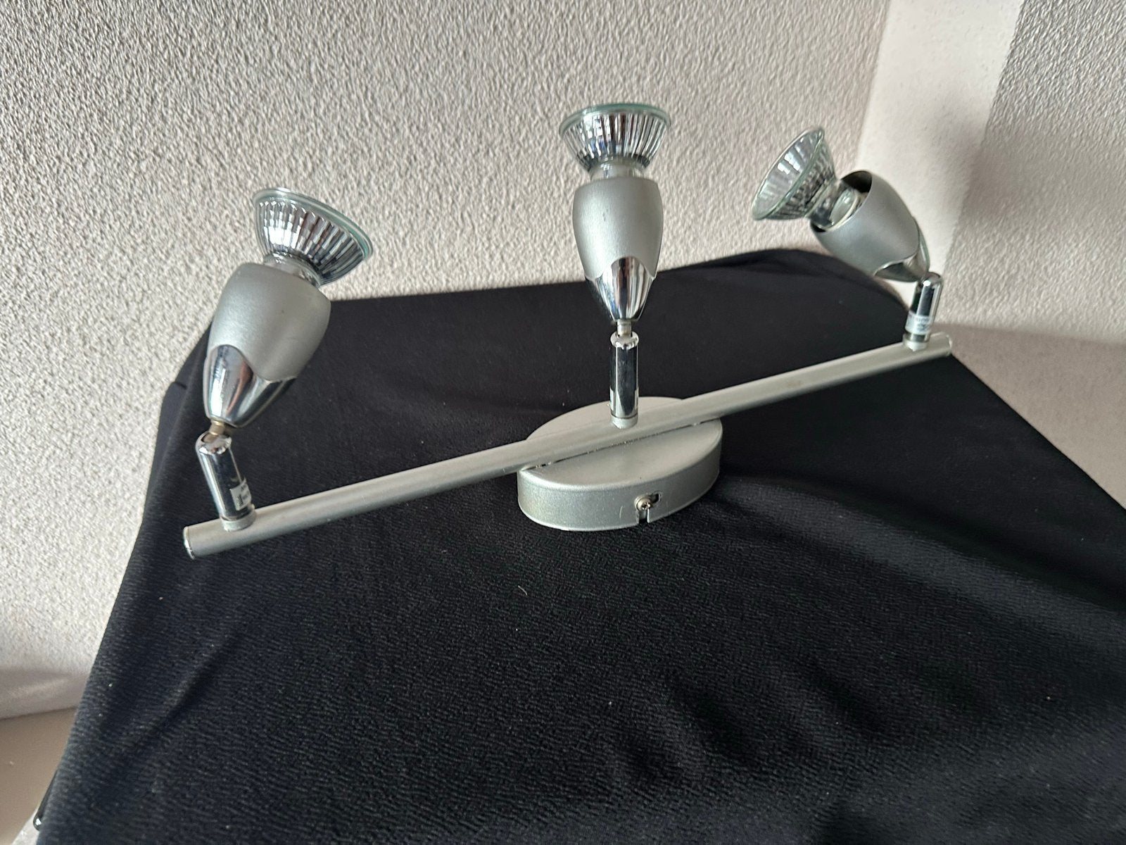 Moderne spotbalk met 3 verstelbare spots, zilverkleurig, Halogeen, Gebruikt, GU10, Overige merken