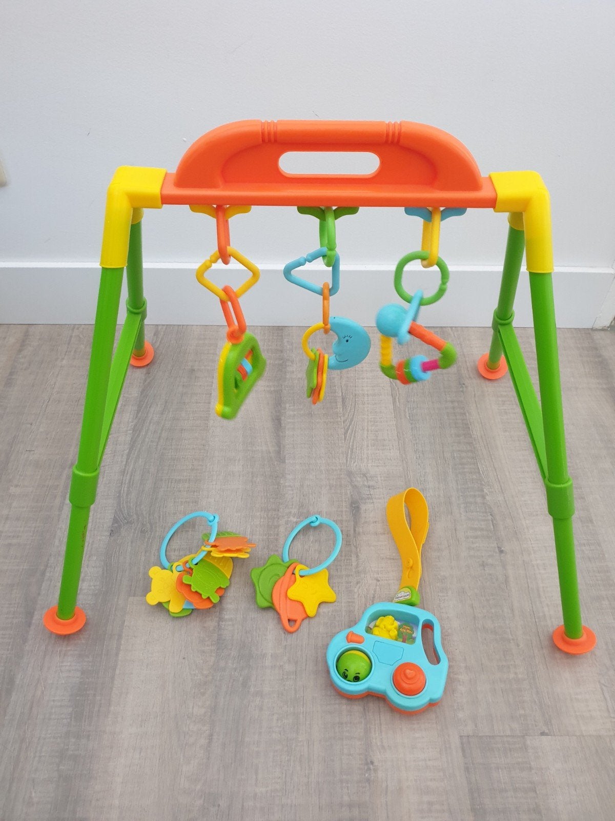 Babygym baby gym speelgoed kinderen baby oranje geel groen, Kinderen en Baby's, Speelgoed | Babyspeelgoed, Ophalen, Gebruikt, Babygym