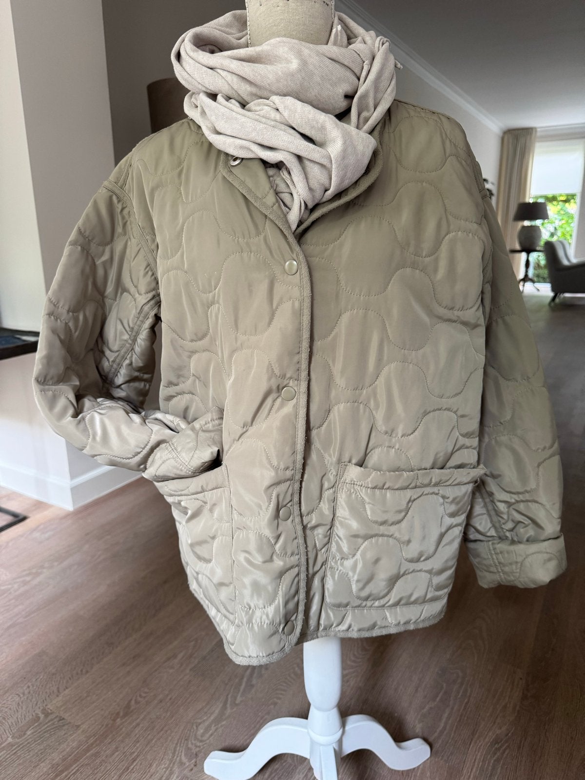 Zo goed als nieuwe gewatteerde jas van Rainbow, Kleding | Dames, Ophalen of Verzenden, Zo goed als nieuw, Maat 38/40 (M), Beige