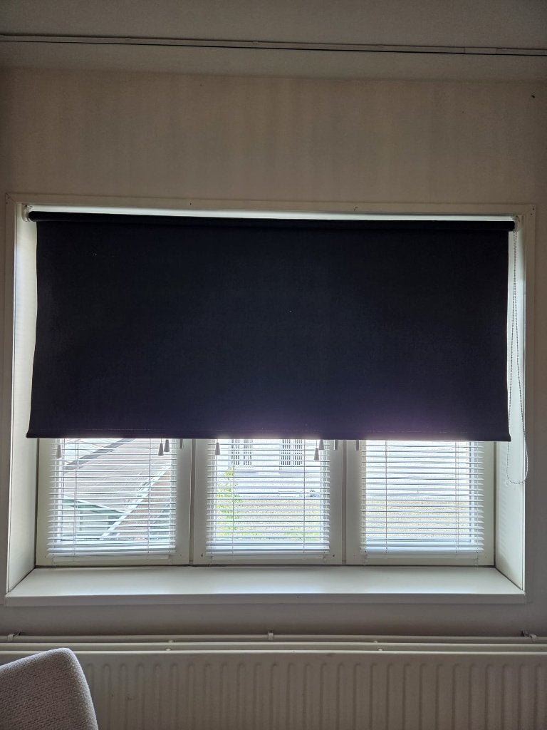 Verduisterend rolgordijn antraciet kleur. 180cm x 200cm, 180 cm, Karwei, Ophalen of Verzenden, Rolgordijn