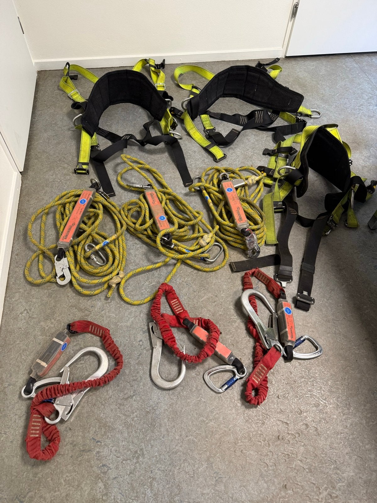 Klimharnassen en touwen set - Gebruikt, Ophalen, Gebruikt, Klimsport-accessoire