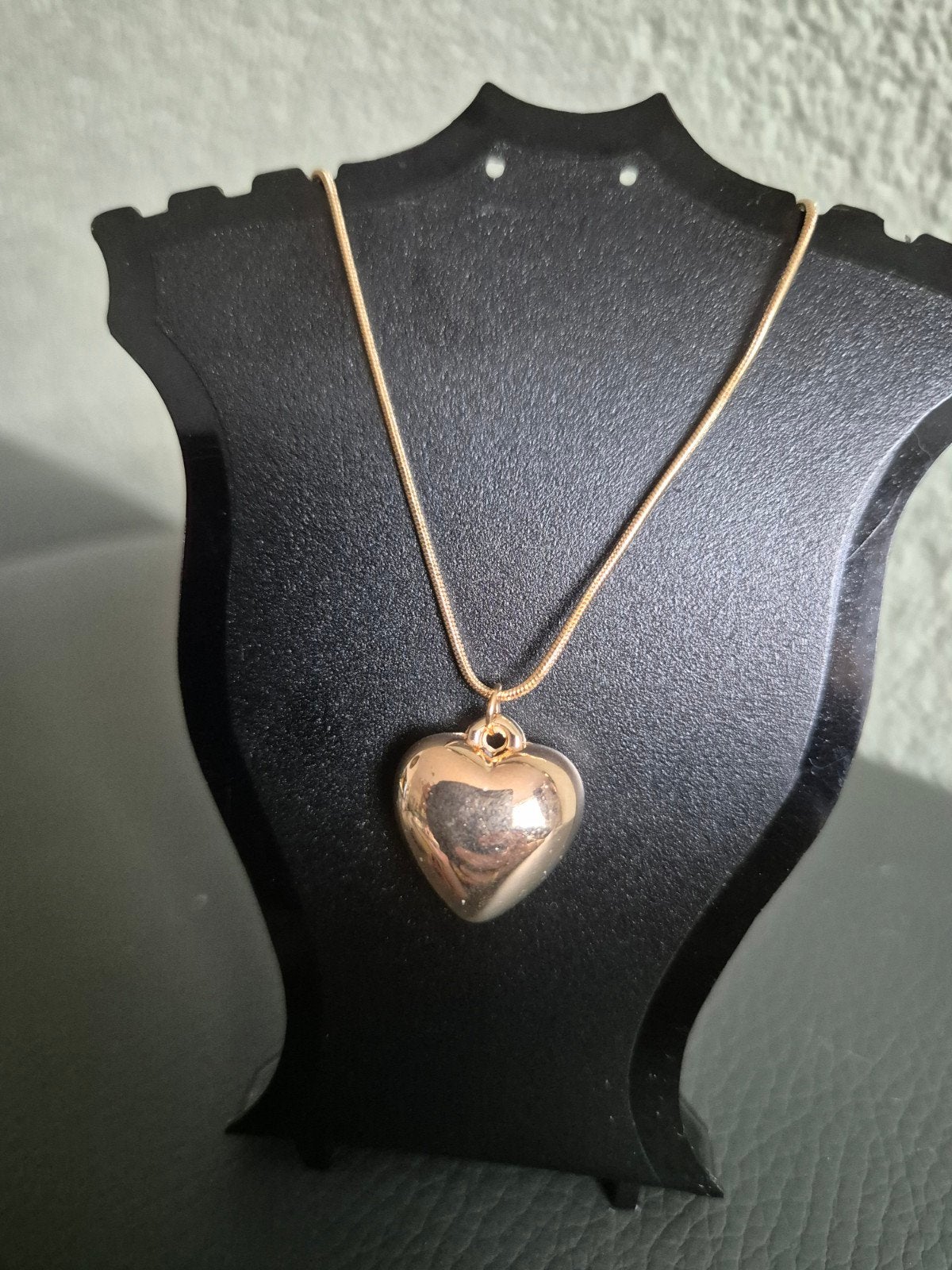 Goudkleurige ketting met hart (Nieuw), Nieuw, Ophalen of Verzenden, Goud, Overige materialen