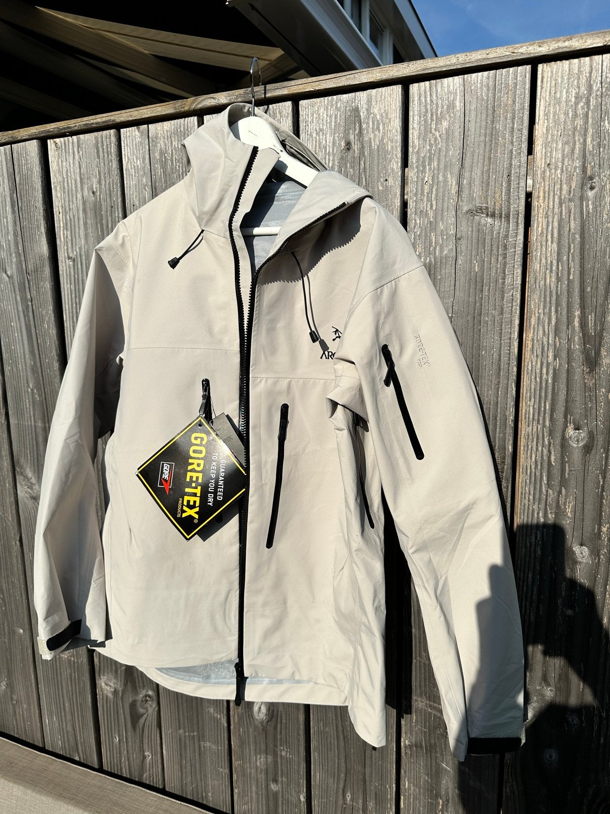 Arc'teryx Alpha SV Gore-Tex Jas (2023 Model), Kleding | Heren, Ophalen of Verzenden, Nieuw, Maat 52/54 (L), Grijs