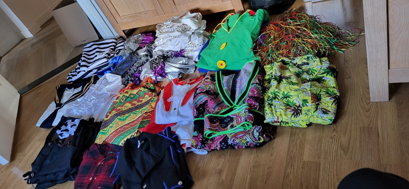 Groot pakket carnavalskleding - diverse maten L/XL, Kleding | Dames, Ophalen, Carnaval, Maat 46/48 (XL) of groter, Kleding