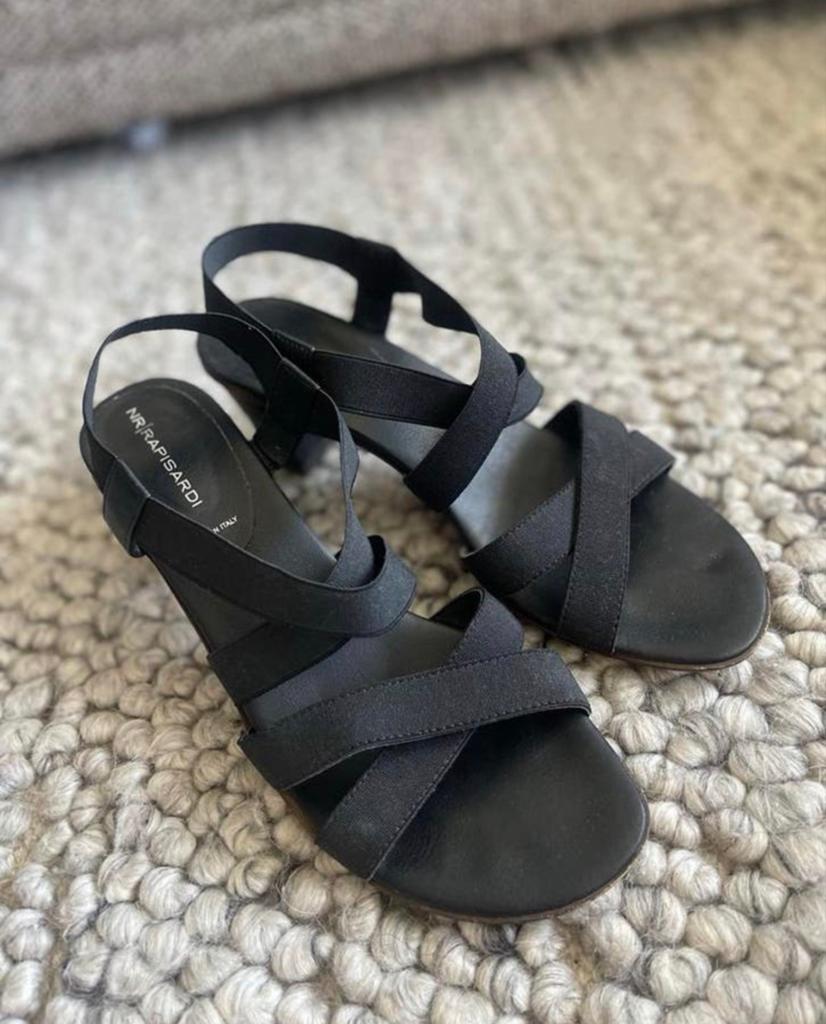 NR RAPISARDI Zwarte Sandalen met Comfortabel Hakje - Maat 39, Ophalen of Verzenden, Gedragen, Zwart, Sandalen of Muiltjes