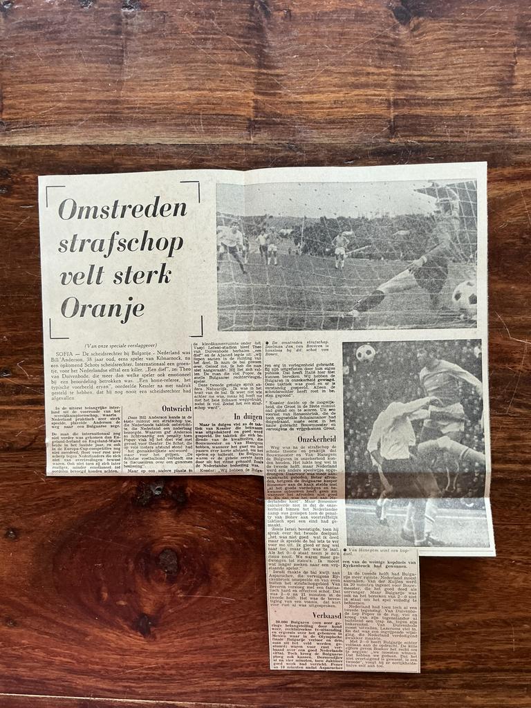 Voetbl krantenartikel Bulgarije Nederland okt 1968 Hanegem, Verzamelen, Ophalen of Verzenden, 1960 tot 1980, Knipsel(s)