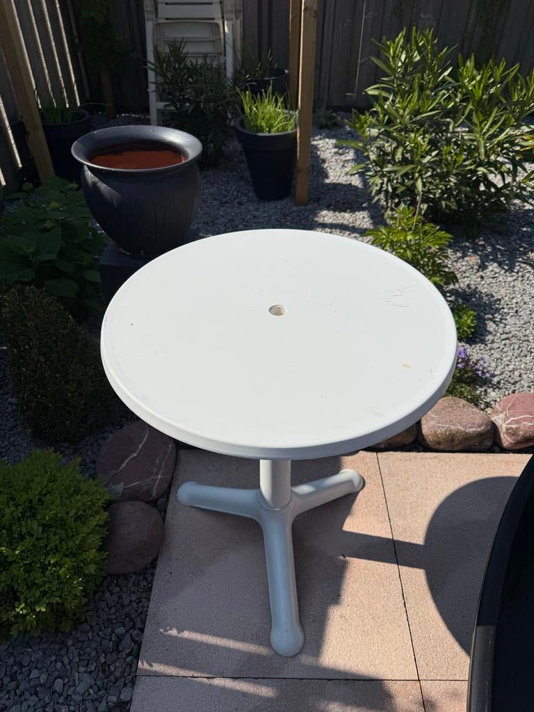 Witte ronde tuintafel - Gebruikt, Tuin en Terras, Tuintafels, Zo goed als nieuw, Rond, Kunststof, Ophalen of Verzenden