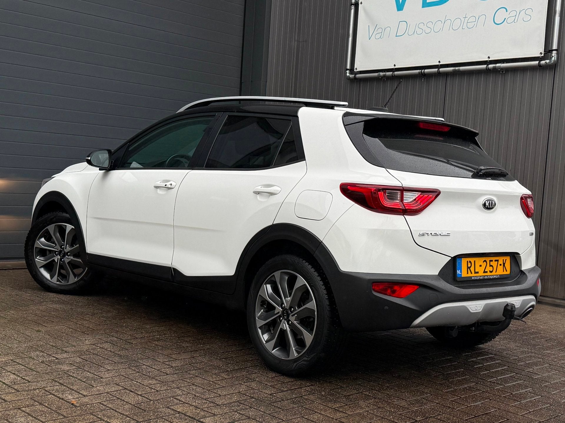 Kia Stonic 1.0 T-GDi DynamicLine | Navigatie | Trekhaak, Voorwielaandrijving, Gebruikt, Verwarmde buitenspiegels, Origineel Nederlands