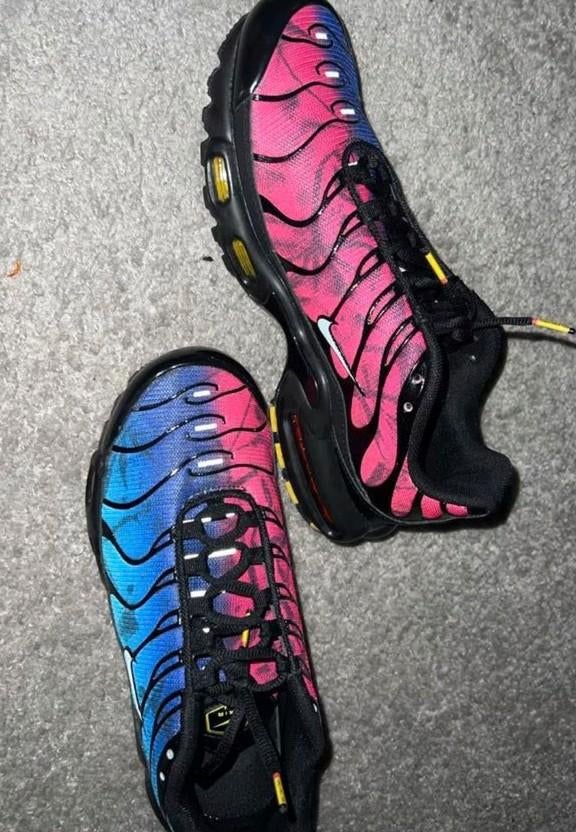Nike Air Max Plus TN sneakers 42/43 met broek under armour, Kleding | Dames, Schoenen, Ophalen of Verzenden