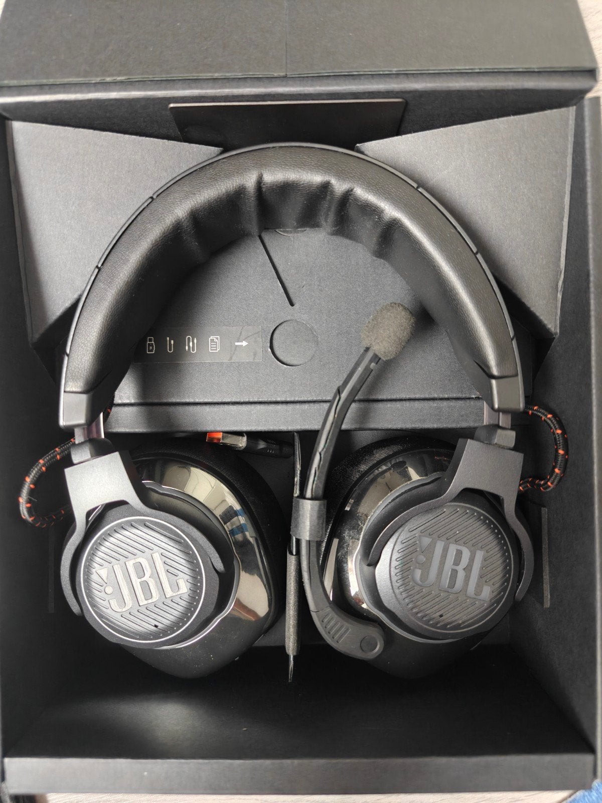 JBL Quantum 810 Wireless Gaming Headset