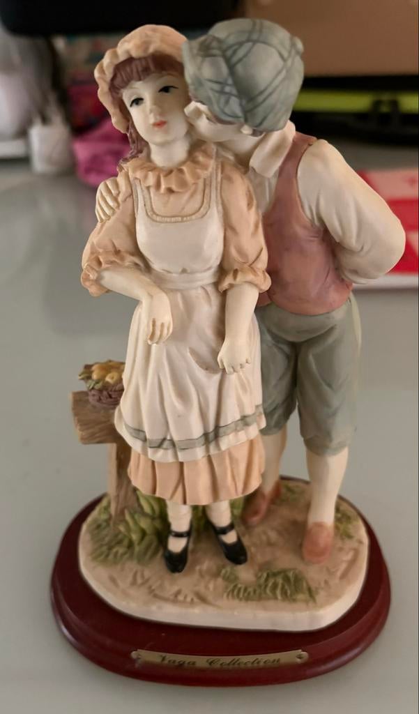 Romantisch Beeldje: Verliefd Paar - Vaga Collection, Ophalen of Verzenden, Zo goed als nieuw, Mens