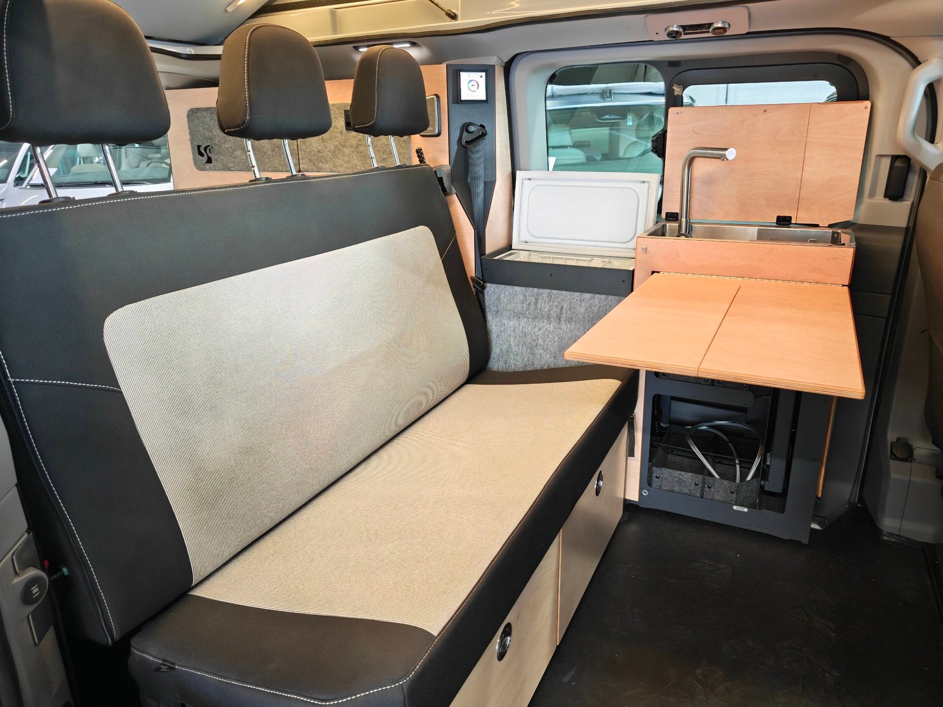 SpaceCamper Classic+ Caravelle Life VW 2.5 eHYBRID 233PK, Caravans en Kamperen, Buscamper of Camperbus, Airconditioning, Bedrijf