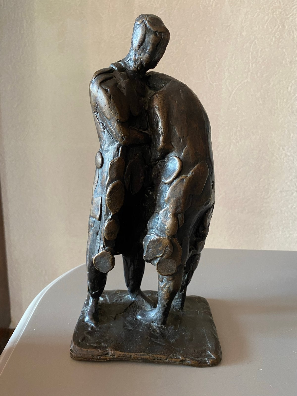 Bronzen sculptuur 'De omhelzing' - Hans Blank, Groep mensen, Ophalen of Verzenden, Brons, 20 - 50 cm