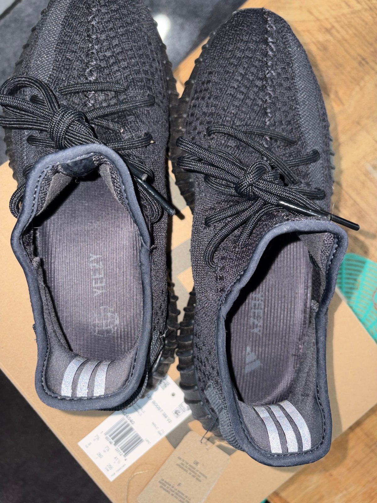Adidas Yeezy Boost 350 V2 Triple Black - Maat 41.3, Zwart, Ophalen of Verzenden, Sneakers of Gympen, Zo goed als nieuw