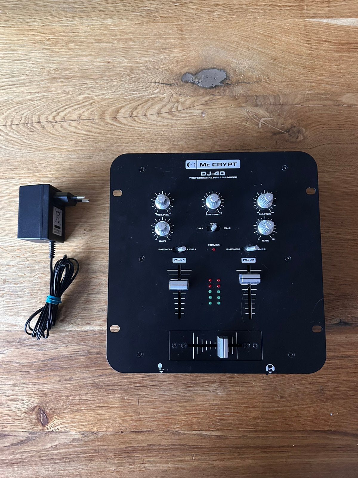 MC Crypt DJ-40 2-kanaals DJ Mixer – Werkt perfect!, Ophalen of Verzenden, Zo goed als nieuw, Minder dan 5 kanalen, Microfooningang