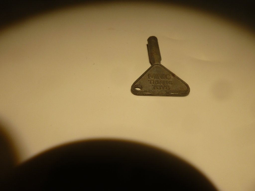 3.5 Cm. kleine sleutel voor de:  MINIC TRIANG TOYS, Ophalen of Verzenden, Gebruikt