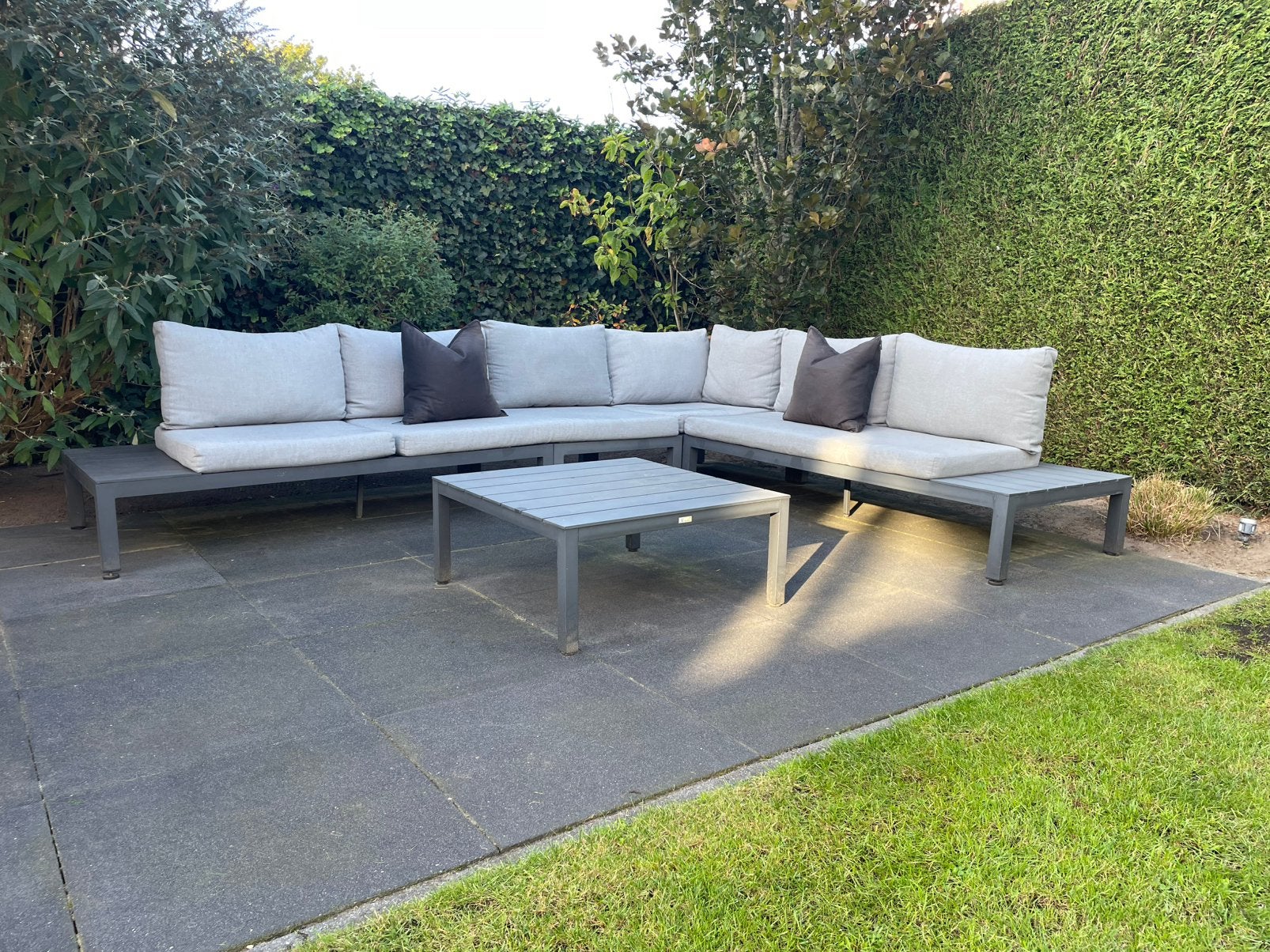 Foto 2 van Aluminium L-vormige loungeset Vinci (Exterioo) – Lichtgrijs