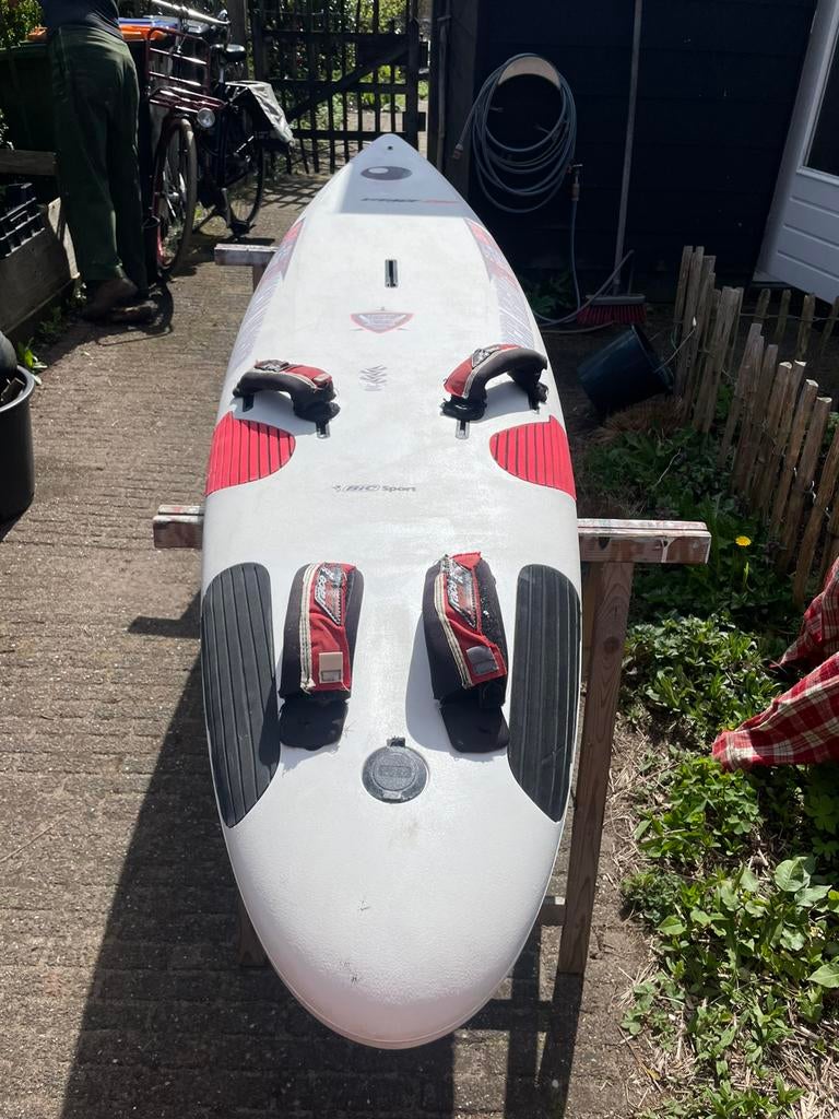 Bic surfplank met vin en boardbag, Watersport en Boten, Ophalen, 250 tot 300 cm, Gebruikt, Met draagtas