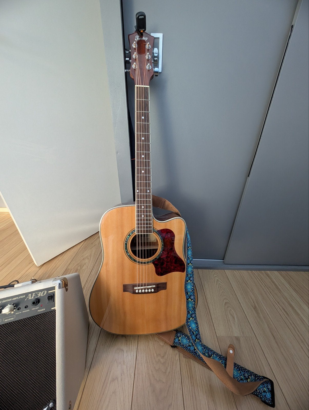 Fazley FE118CN en versterker Cort AF30 en V-amp, Ophalen, Zo goed als nieuw, Western- of Steelstringgitaar